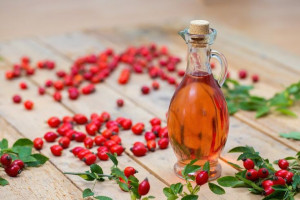 Bantu Regenerasi Kulit, Ini 6 Manfaat Rosehip Oil bagi Kecantikan Kulit