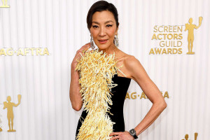 Michelle Yeoh Jadi Wanita Asia Pertama yang Bawa Pulang Piala "SAG Awards 2023"