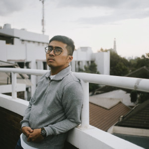 "Dari Balik Jendela", Ketika Jiwa RAYHAN NOOR Berperang Melawan Indahnya Dunia