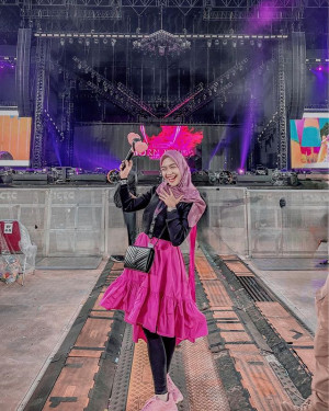 Ria Ricis Salah Tulis Nama Lisa BLACKPINK, Netizen: Fans Bukan Sih?