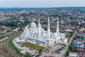 5 Fakta Masjid Raya Sheikh Zayed Al-Nahyan Solo