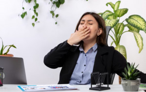 5 Cara Ampuh Hilangkan Kantuk Saat Bekerja di Bulan Ramadan, Wajib Coba!