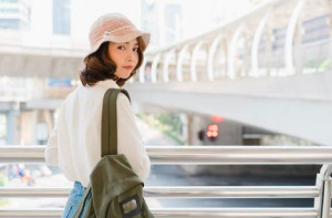 Yuk, Coba Gaya Stacking Perhiasan Untuk Daily Look yang Lebih Trendy