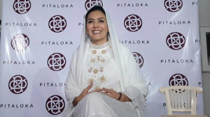 Berangkat Umrah untuk Kali Pertama, Rieke Diah Pitaloka: Mumpung Masih Ada Umur