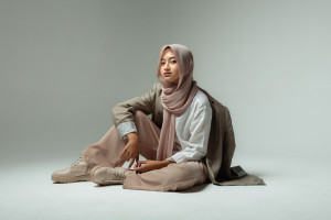 Nadine Fatiana Abadikan Persahabatan di Lagu "All The Way Up"