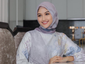 Tampil Anggun Mengenakan Hijab, Erina Gudono Panen Pujian Warganet