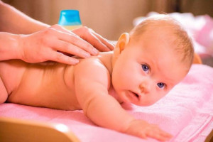 Selain Menghangatkan, Ini 5 Manfaat Minyak Telon Bagi Kesehatan Bayi