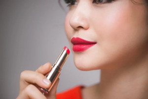 Makin Percaya Diri dengan 5 Lipstik Merah Cabai