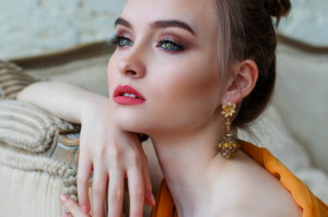 Unik dan Elegan, Rekomendasi Hoop Earrings untuk Rayakan Lebaran yang Berbeda