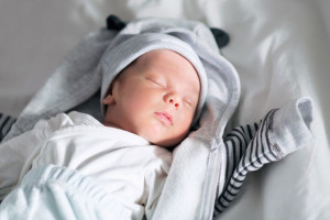 5 Tips Buat Bayi Nyaman Ketika Cuaca Panas, Wajib Coba!