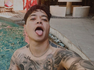 Diduga Pamer Pacar Baru di Kolam Renang, Reza Arap Langsung Klarifikasi