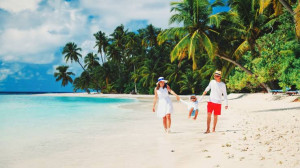 Tetap Aman dan Nyaman, Ini 5 Tips Ajak Anak Liburan di Pantai