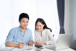5 Tips Cerdas Atur Keuangan di Awal Pernikahan, Yuk Lakukan!