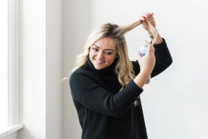 6 Kesalahan dalam Menggunakan Dry Shampoo yang Harus Dihentikan