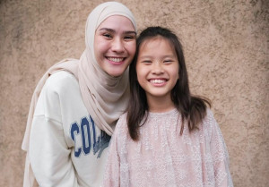 Sang Anak Keracunan Tutut Hingga Tifus, Zaskia Adya Mecca: Doain Ya