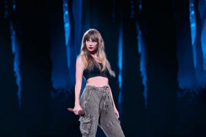Bentak Security Demi Bela Penggemar, Taylor Swift Banjir Pujian