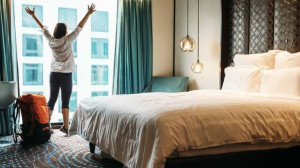 5 Rekomendasi Hotel Dekat Lokasi Konser Coldplay di Jakarta