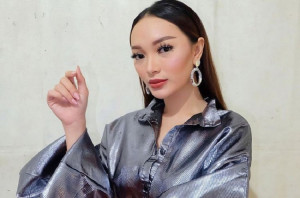 Masih Fokus Urus Anak, Zaskia Gotik Belum Diizinkan Suami Kembali Bernyanyi