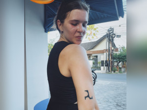 Heboh! Bule Asal Belarus Buat Tato bentuk Logo PUPR