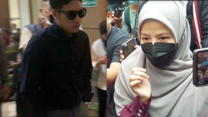 Perdana Digelar, Desta dan Natasha Rizky Hadiri Sidang Perceraian