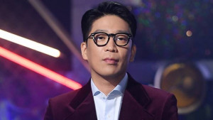 Dituding Mengintervensi EXO CBX, MC Mong Beri Klarifikasi