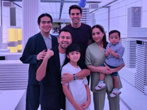 Keluarga Raffi Ahmad Bertemu dan Foto Bersama Ricardo Kaka, Netizen: Next Messi!