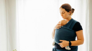 Ketahui 6 Manfaat Gendong M-shape untuk Bayi, Bisa Cegah Hip Dysplasia