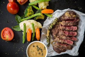 Viral Konsumen Pesan Beef Malah Dikasih Daging Babi, Respon Staff Bikin Geleng-Geleng