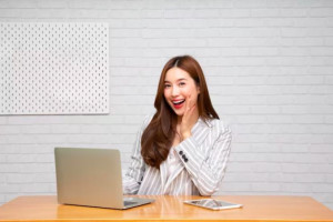 5 Ide Outfit Ke Kantor yang Simpel Namun Elegan