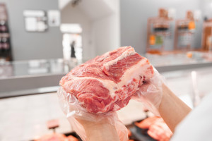 6 Tips Menyimpan Daging Kurban Agar Tetap Sehat dan Awet