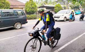 Kisah Mitra Kurir Lazada, Antar Paket dengan Sepeda Sambil Sebarkan Misi Ramah Lingkungan