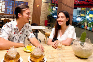 Bukan Karena Cekcok, Ini Penyebab Rendy Kjaernett dan Lady Nayoan Kecelakaan