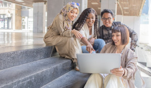 Serunya Menjadi Orang Tua untuk Generasi Z