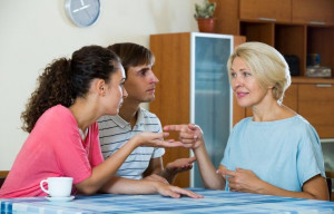 Mertua Selalu Ikut Campur Urusan Rumah Tangga? Atasi dengan 5 Cara Ini
