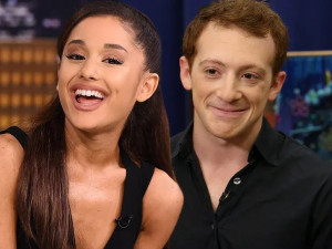 Semakin Dekat, Ariana Grande Ajak Sang Ayah Dinner Bersama Ethan Slater