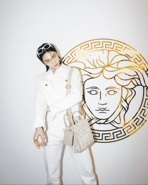 Jadi Global Brand Ambassador Versace, Ini Profil Hyunjin “Stray Kids”
