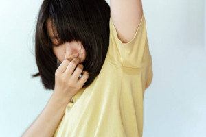 Ini Cara Ampuh Hilangkan Bau Badan, Cuman 5 Langkah!