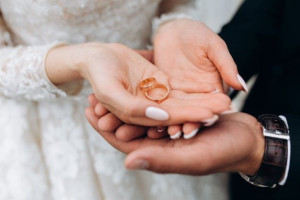6 Alasan Keliru Ini Sebaiknya Kamu Pertimbangkan untuk Tak Terburu-buru Menikah
