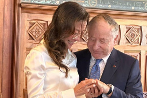 Bagikan Momen Pernikahannya, Michelle Yeoh: Kami Sudah Menikah
