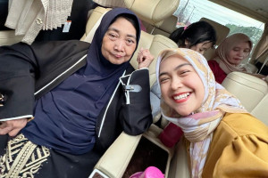 Kembali Masuk Rumah Sakit, Ria Ricis Mohon Doa Untuk Sang Ibu