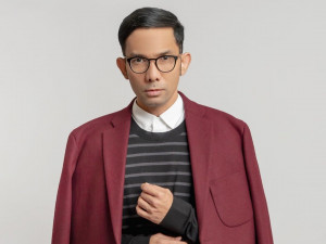 Lagi-Lagi Jadi MC di Mini Konser Artis Korea, Indra Herlambang Panen Pujian