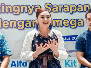 Kondisi Udara Buruk, Mona Ratuliu Ajak Anak-Anaknya Bermain di Dalam Rumah