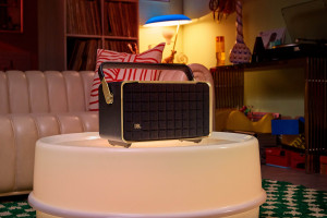 JBL Memberikan Sentuhan Desain Klasik yang Modern pada Rangkaian Speaker Terbaru