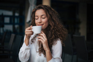 5 Cara Sehat dan Aman Minum Kopi Menurut Ahli, Jangan Berlebihan!