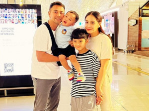 Bikin Haru! Momen Rafathar dan Rayyanza Nangis Antar Kepergian Raffi-Nagita ke Spanyol