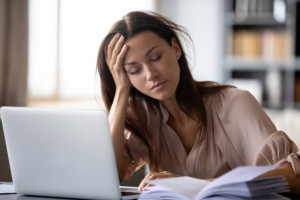 5 Tips untuk Mengatasi Rasa Kantuk di Siang Hari Saat Bekerja
