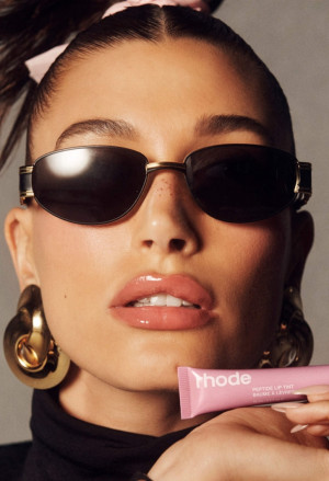 Terinspirasi Makanan Hingga Minuman, Hailey Bieber Luncurkan Empat Varian Peptide Lip Tint Terbaru