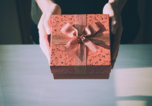 Therjangkau! Beri Dia Hadiah Spesial Ini Agar Kamu Jadi Makin Disayang