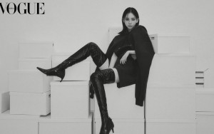 Hadirkan Visual Bak Al, Intip Potret Karina aespa Bersama Majalah VOGUE Korea