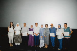 Lewat Film Dokumenter, Kami Bagikan Pengalaman Fashion Show di London dan Paris
